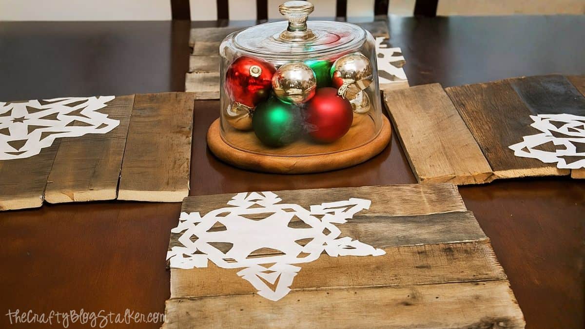 Snowflake Wood Chargers Made from Repurposed Pallets