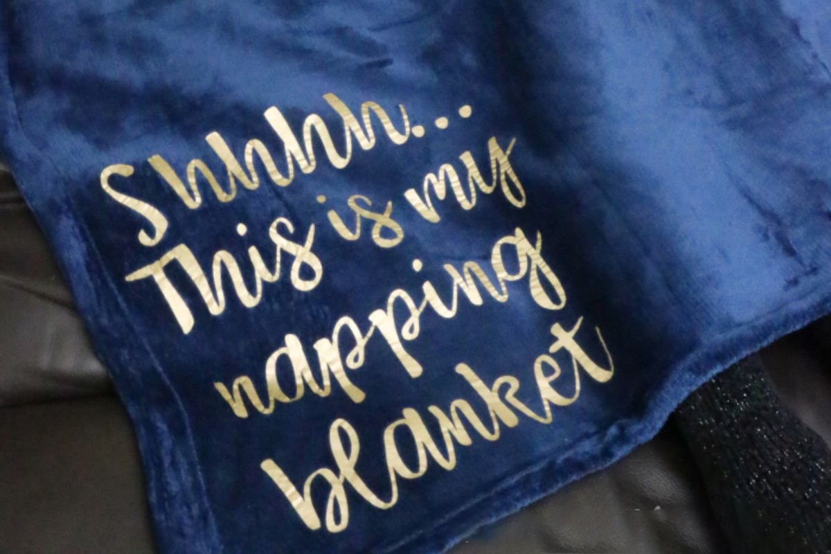 Apply Heat Transfer Vinyl on a Fleece Blanket